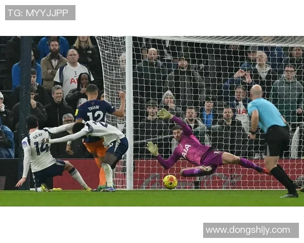 英超激战：拜仁与热刺1-1平局红牌争议引发全场热议